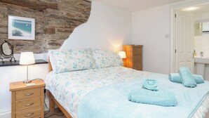 Unclassified image, 4 of 23, button - 2 bedroom accommodation in Fowey (Fowey)