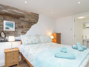 2 bedrooms, free WiFi, bed sheets - 2 bedroom accommodation in Fowey (Fowey)