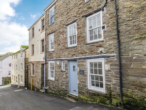 A stone building with multiple windows and a door, likely a hotel or guesthouse. - 2 bedroom accommodation in Fowey (Fowey)