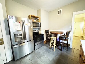 Fridge, microwave, stovetop, dishwasher - Gem in Historic Point Breeze (Pittsburgh)