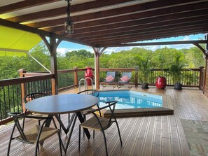Outdoor dining - Daniel Caraïbes • Domaine de Meilly (Saint-Louis)