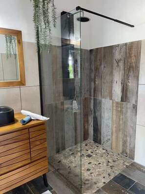 Shower, hair dryer, towels - Daniel Caraïbes • Domaine de Meilly (Saint-Louis)