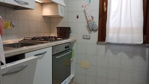 Kühlschrank, Ofen, Herdplatte, Geschirrspüler