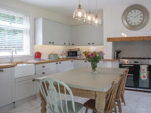 Lava-louças, cadeirão de bebê