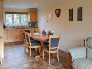 Dining - 4 bedroom accommodation in Seahouses (Seahouses)