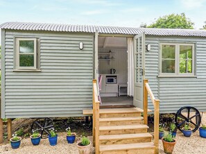 Exterior - Fig Tree Shepherds Hut (Bridport)