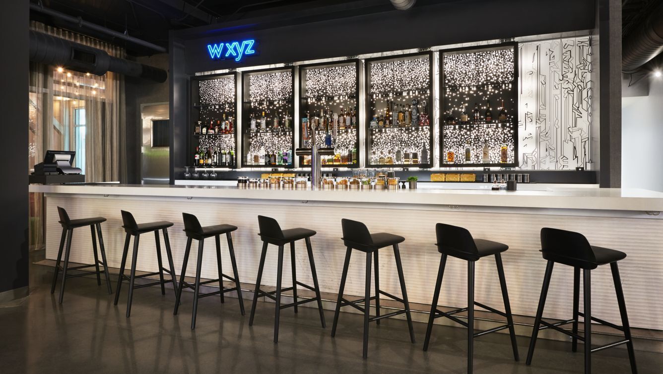 يقدم الفطور ووقت المشروبات المخفضة