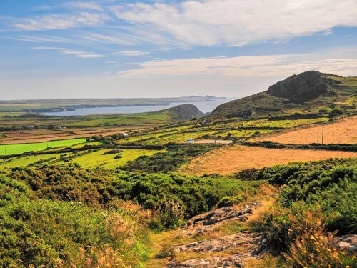 A stunning cottage, perfectly positioned above Fishguard Harbour.