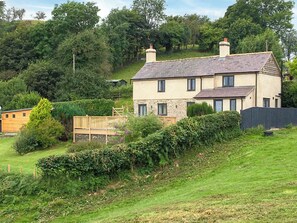 Exterior - Detached cottage set with lovely views over surrounding farmland. (Bwlch y Ddar, near Llanfyllin)