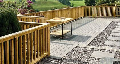 Detached cottage set with lovely views over surrounding farmland.