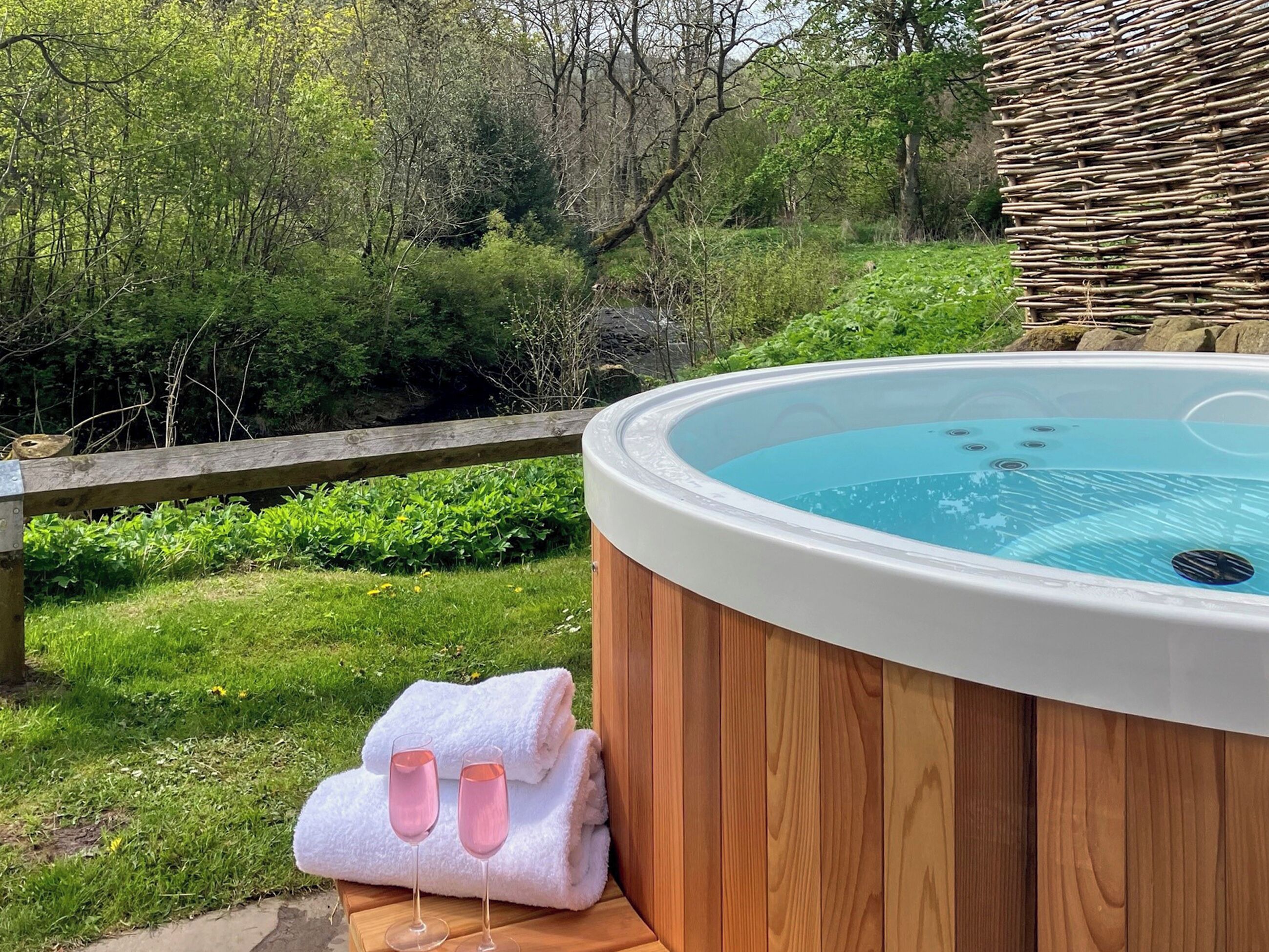Outdoor spa tub