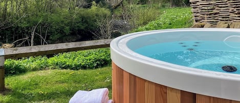 Bain à remous extérieur