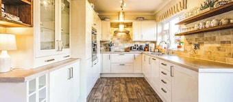 3 bedroom accommodation in Trevor