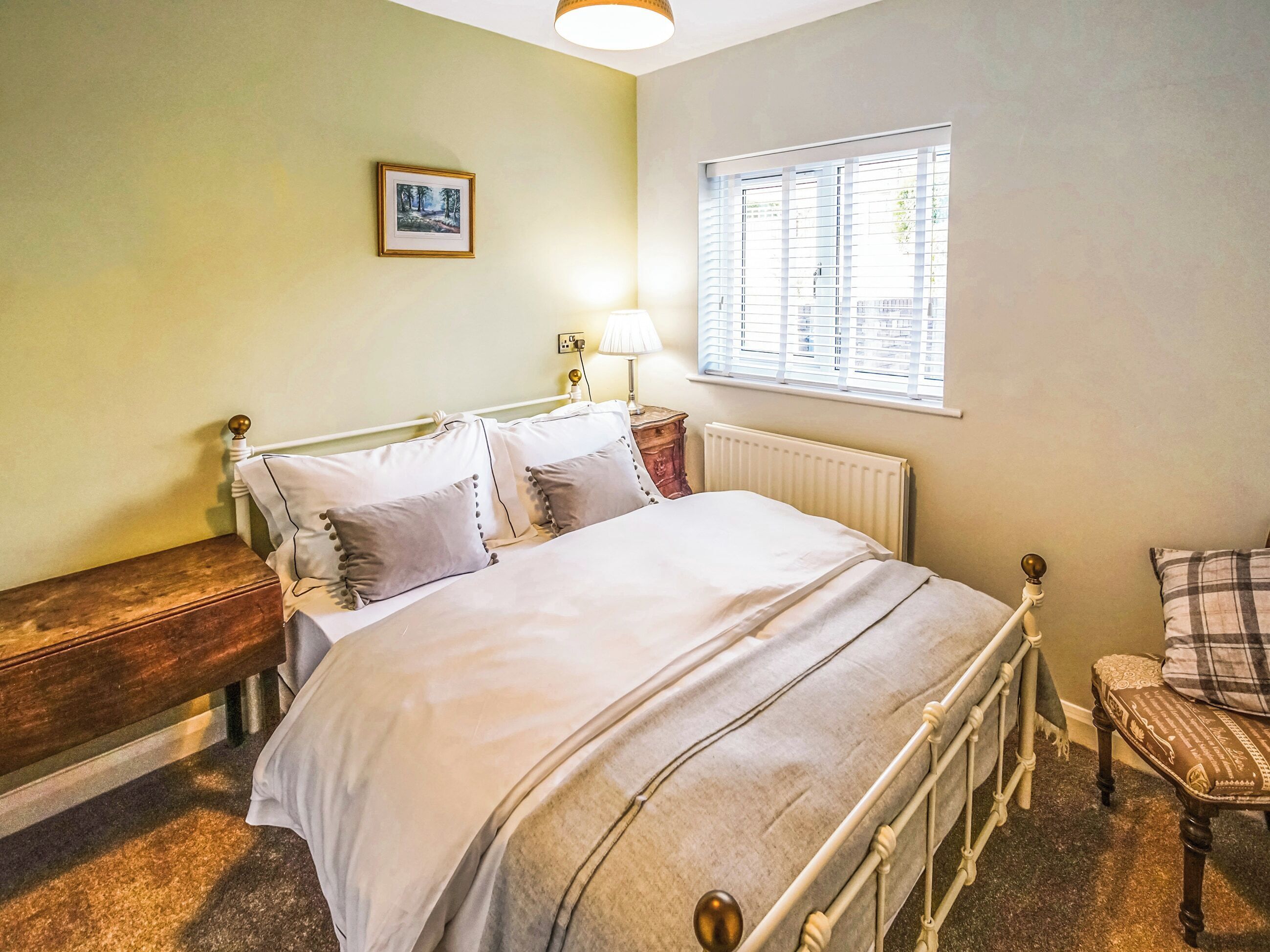 Double bedroom | Godre&rsquo;r Coed, Trevor