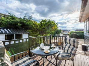 Outdoor dining - 4 bedroom accommodation in Wroxham (Wroxham)