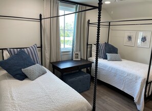2 bedrooms, desk, free WiFi, bed sheets
