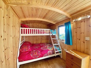 1 bedroom, bed sheets