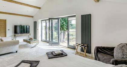 6 bedroom accommodation in Howell