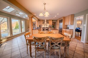 Dining - Waterfront Escape Near Annapolis (Edgewater)