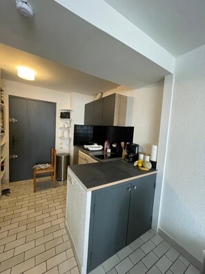 Fridge, microwave, oven, dishwasher - Le Tusco - Studio Apartment, Sleeps 4 (Agde)