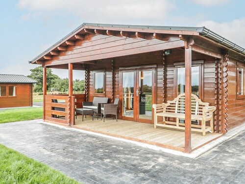2 bedroom accommodation in LLANFAIRPWLLGWYNGYLL