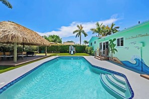 Pool - Tiki Paradise! Pool, mini golf, kids’ playhouse, arcade! (Dania Beach)