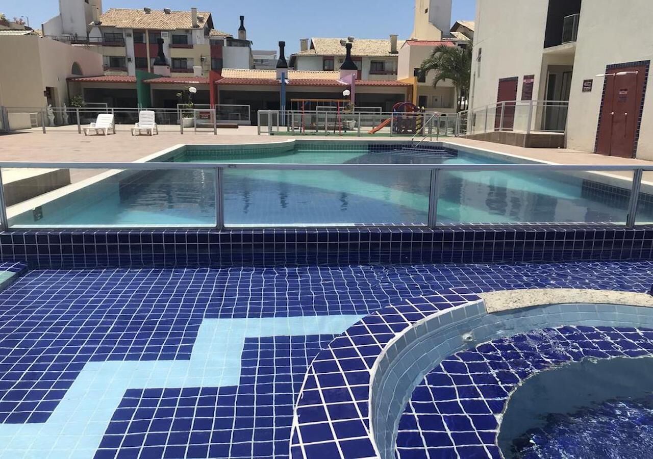 Piscina interna, 2 piscinas externas