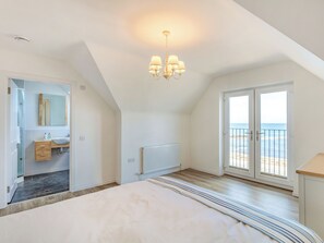 4 bedrooms, free WiFi, bed sheets