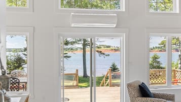 Een smart-tv en een open haard