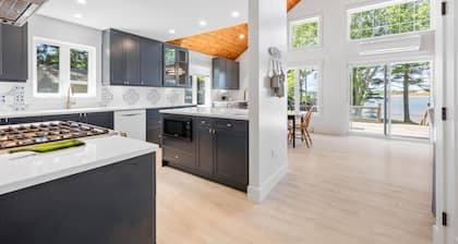 Water Front Cottage in Stanley Bridge- Just Minutes To Cavendish Beach