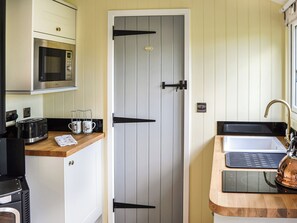 Private kitchen - Stylish with complete tranquillity, the perfect place to relax and unwind. (Cantley)