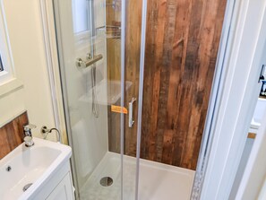 Towels - Stylish with complete tranquillity, the perfect place to relax and unwind. (Cantley)