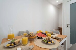Dining - Downtown Cosy House by Host Wise (Porto)