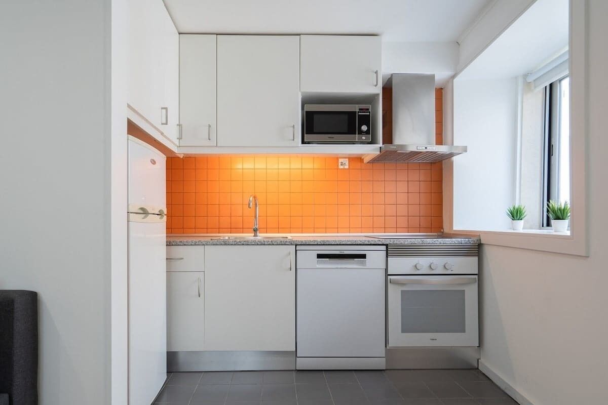 雪櫃、微波爐、焗爐、爐具