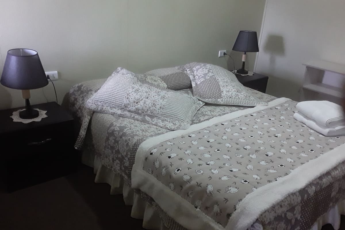 Family Room | Laptop workspace, WiFi (free)