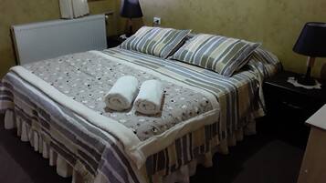 Family Room | Laptop workspace, free WiFi, wheelchair access