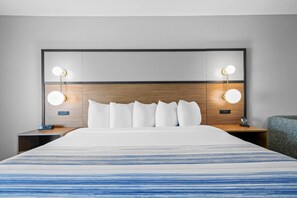 Pillow-top beds, desk, laptop workspace, blackout curtains - AmericInn by Wyndham International Falls (International Falls)