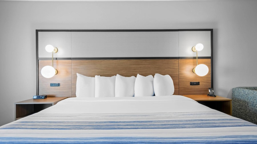 AmericInn by Wyndham International Falls