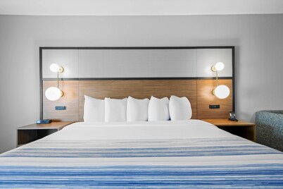 AmericInn by Wyndham International Falls