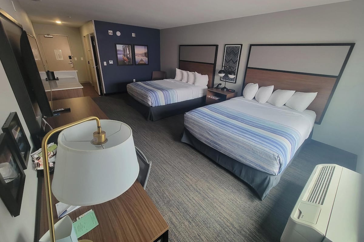 Pillow-top beds, desk, laptop workspace, blackout curtains