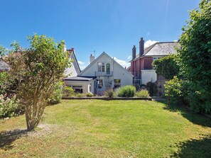 Exterior - 5 bedroom accommodation in Bonaventure (Bonaventure)