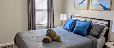 3 bedrooms, desk, iron/ironing board, WiFi