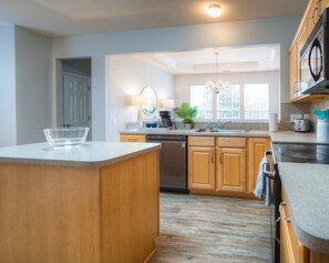 Fridge, microwave, oven, stovetop - Spacious home in UNC area with dedicated office near Starbucks (Charlotte)