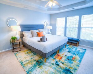 4 bedrooms, desk, iron/ironing board, WiFi - Spacious home in UNC area with dedicated office near Starbucks (Charlotte)