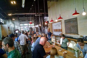 Bar (on property) - Charming bungalow in NoDa near Restaurants, Parks and Breweries (Charlotte)