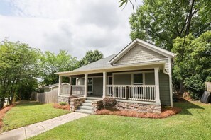 Exterior - Stylish 2BR in Villa Heights, Steps from Greenway, Near NoDa & Uptown (Charlotte)