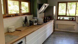 Kaffetrakter/tekoker, kjøleskap, mikrobølgeovn og ovn