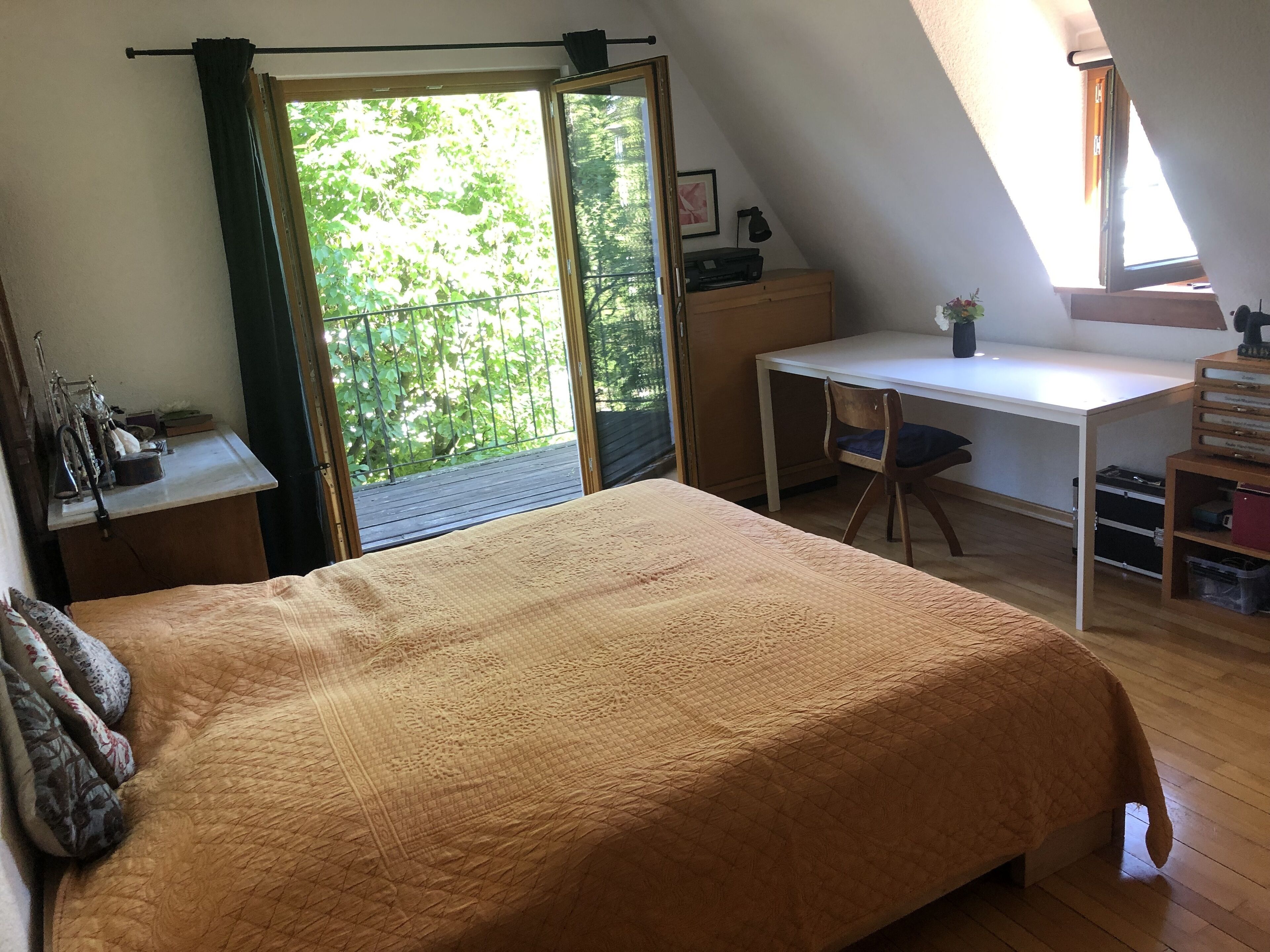 4 bedrooms, iron/ironing board, free WiFi, bed sheets