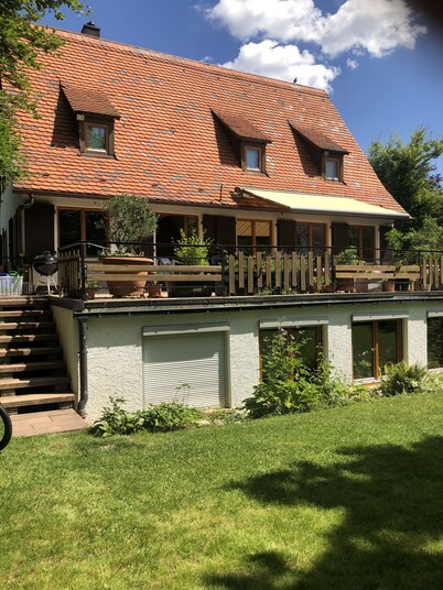 Freistehendes Haus im Grünen in Zentraler Lage