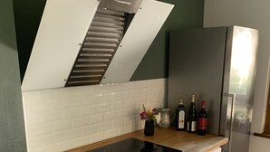 Kaffetrakter/tekoker, kjøleskap, mikrobølgeovn og ovn